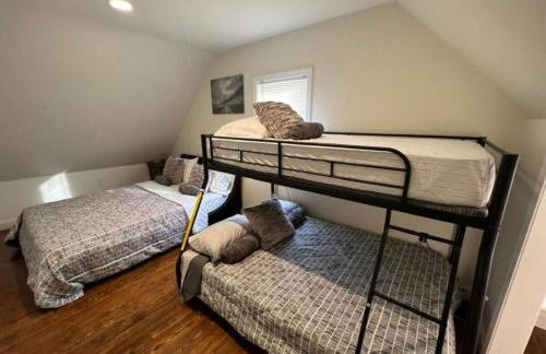 988 - 2 4BR Boston Cozy Getaway near Geneva Cliffs - Foto 31