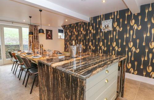 HollyDale - Photo 10