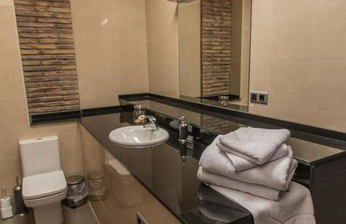 Plaza Apartamentos - Photo 8