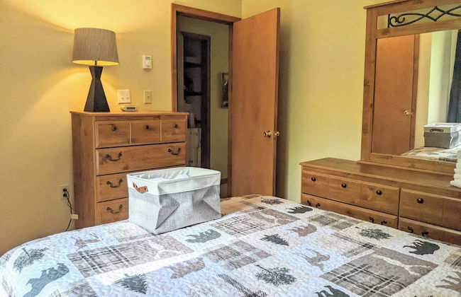 The Bear Foot Lodge by Avantstay Game Room, Deck, Beach/lake Access - Photo 15