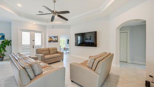 Hot Tub and Lanai! Marco Island Home 2 Mi to Beaches - Foto 5