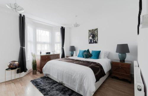 4 Bed House - Sleeps 8 - Garden Pets Wifi - Foto 1