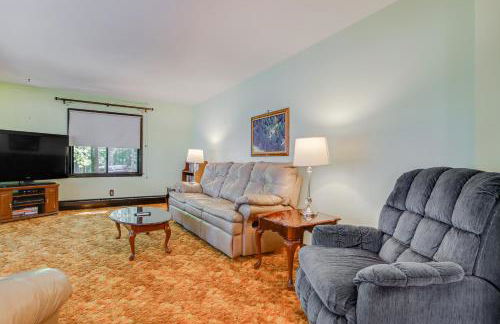 Waterfront Berry Lake Getaway with Sunroom! - Foto 4