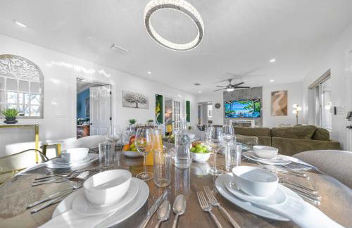 Stunning Gem Home w Heated Salt Pool & Game Room - Foto 29