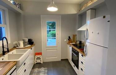 RETREAT VILLA BY THE SEA WITH POOL IN PORTO HELI - Foto 36