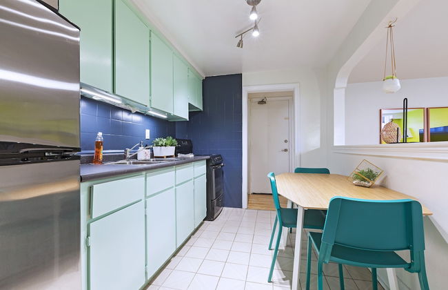 Colourful 2-bedroom Apartment - Foto 16