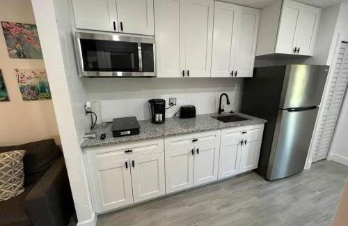 Port Saint Lucie A Little Piece Of Heaven- Peaceful Lake view Apartment- 1 min from I95 and Turnpike - Foto 16