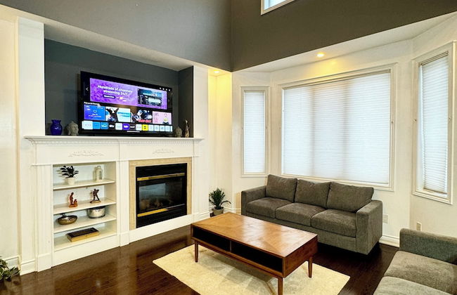 Spacious 4-Bedroom Retreat - Photo 43