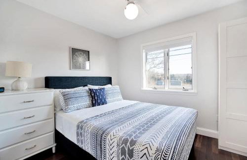 Chic Beach House: Waterfront, Vineyards, Hot Tub - Foto 16