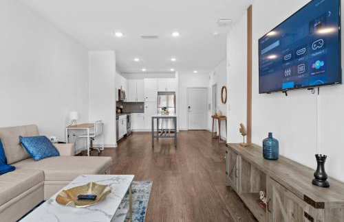 Chic 1BR Apt| King Bed| Pool| Gym| Close 2 Beach. - Foto 3