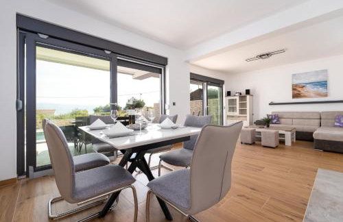 Villa Rosemary -semi-detached villa with a pool and a panoramic view, close to a sandy beach - by TRAVELER tourist agency Krk - Foto 24