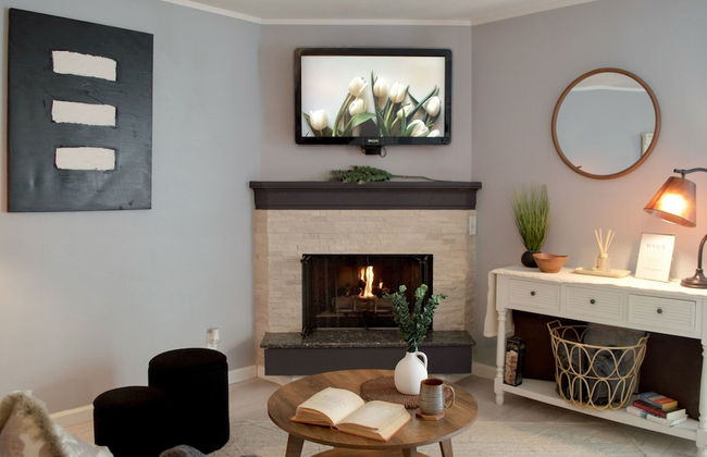 French Inspired Stay Fireplace Coffee bar Cozy - Foto 18