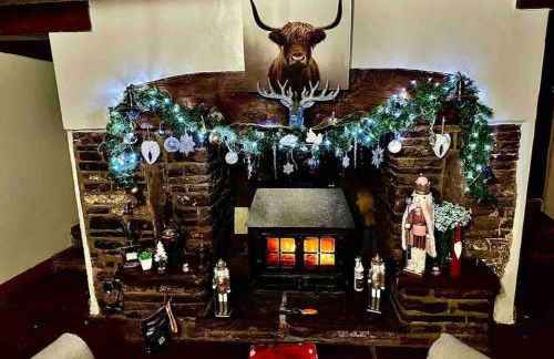 16th Century Farm House,6 Beds,5 BATHROOMS,SLEEPS 15,BBQ,HOT TUB,CINEMA ROOM WITH SURROUND SOUND,With Cymru Holidays - Foto 64