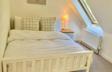 Charming 3/4 bedroom semi-detached cottage. - Foto 2