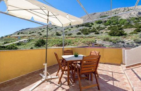 1 Bedroom Stunning Apartment In Bosana - Photo 4