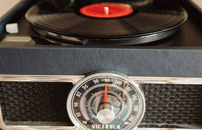 Cozy Rustic Home Minutes to Joshua Tree Nat l Park - Photo 11