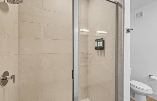 412 Stylish 2B2B Resort Style Pool & Gym, Golf Simulator, 7M to Dickies Stadium, 15M to AT&T stadium - Photo 6