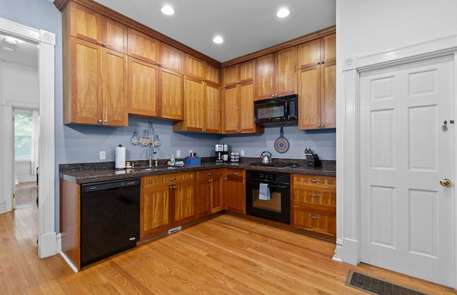 Lovely Historic Home in St Louis - JZ Vacation Rentals - Photo 8