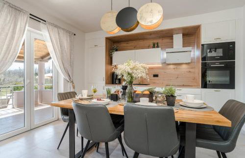 Holiday House Paula sa privatnim grijanim bazenom na mirnoj lokacija blizu mora - Foto 18