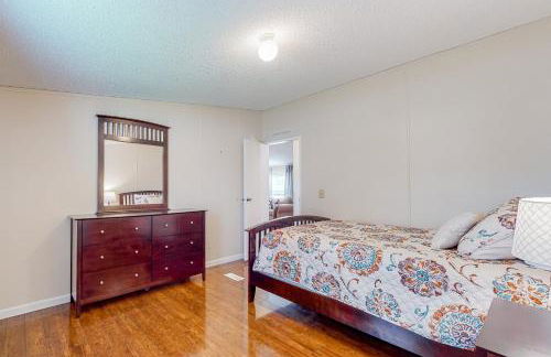 Riverfront Stay Sleeps 6 Deck Firepit Water View - Foto 19