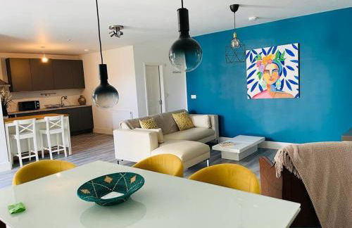 Stunning huge openplan 2Bed flat - Photo 1