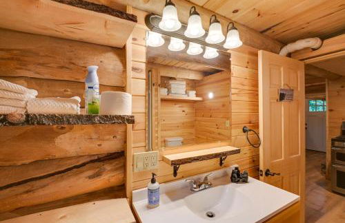 Secluded Greenville Cabin Walk to Moosehead Lake! - Foto 18