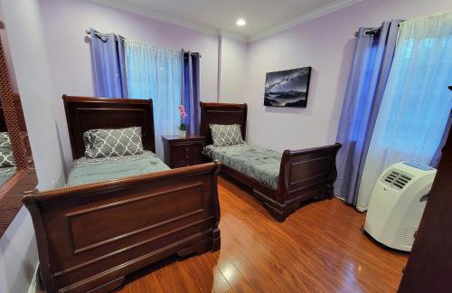 3 bedroom guest suite first floor unit with nice patio area right next to the MrC Hotel 10 minutes from Rodeo Drive Washer Dryer WIFI and more - Foto 4