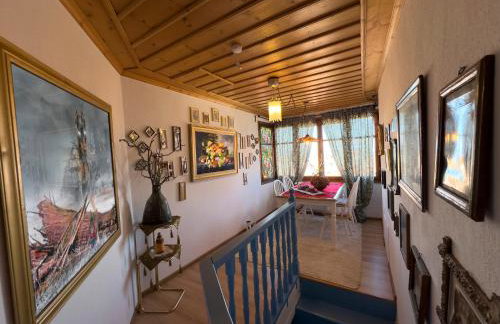 Renovated Old Manor House With Yard - Photo 7