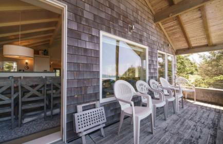 Chapman Cove by Avantstay Gorgeous Beach Bungalow w/ Sauna - Photo 46