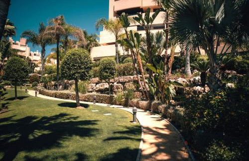 Luxury 3 Bedrooms, Private Heated Pool - EHHouse - Photo 45