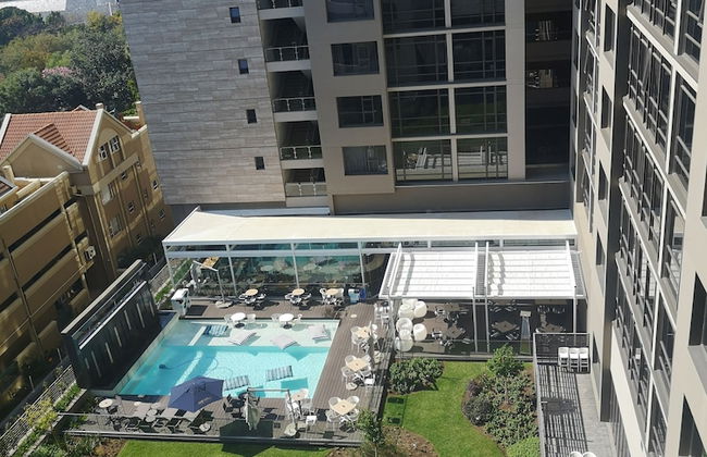 Stunning Apartment in Sandton - Photo 68