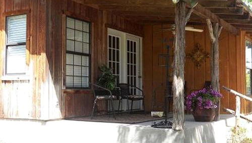 Cozy Cabin near the Gaudalupe River in Old Ingram Loop, Texas - Photo 2