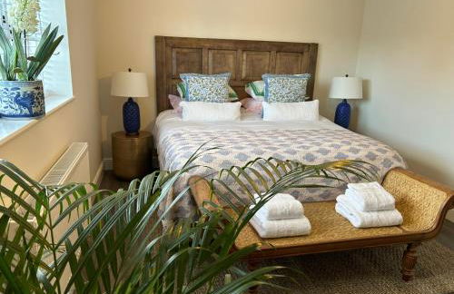 The Pelican Room-converted Cart Lodge near airport - Photo 18