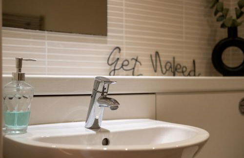 Mackie Residence - SJA Stays - 3 Bed Apartment with parking - Foto 28