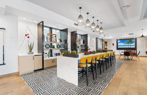 Modern 2BR 2BA Condo Sleeps 8 with Gym Laundry 20 Min to NYC - Foto 27