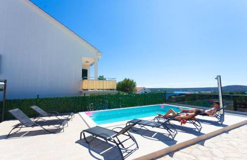 Apartment Jerry with private pool - Photo 1
