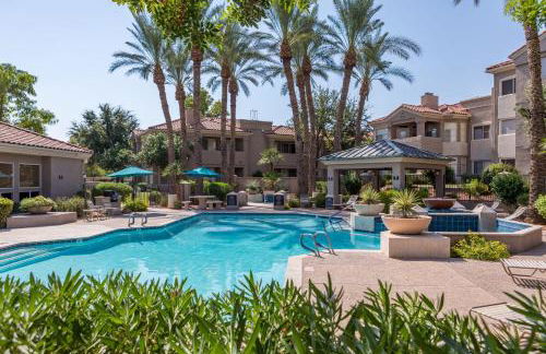 Modern Retreat in Ahwatukee Heated Pool Spa Gym - Foto 31