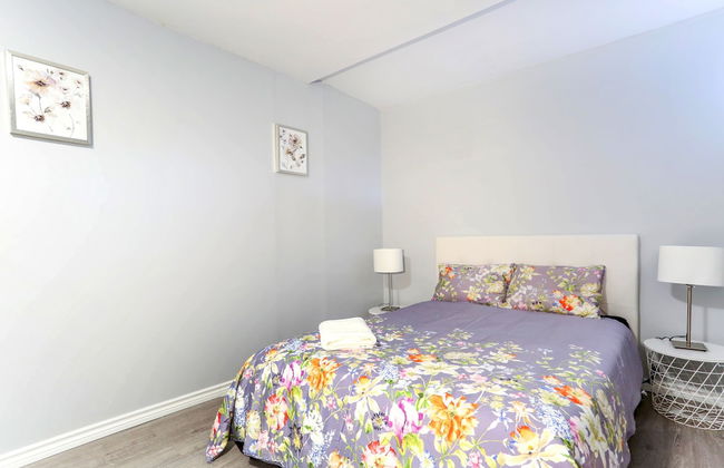 Family Home-Metrotown by Elevate Rooms - Photo 3