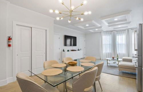 Elegant 2BR-2BA Spacious Escape with Rooftop Near NYC - Foto 11