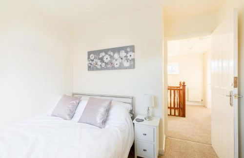 Drayton Manor House FREE parking - Photo 54