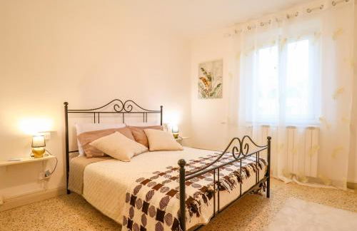 The Cozy Apartment - Wi-Fi, Smart TV, Free Parking - Foto 9