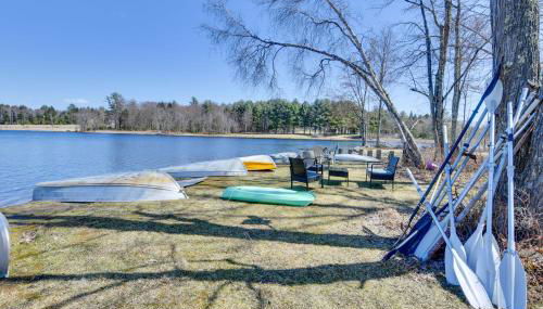Shared Fire Pit and Kayaks Catskills Lake Retreat! - Foto 2