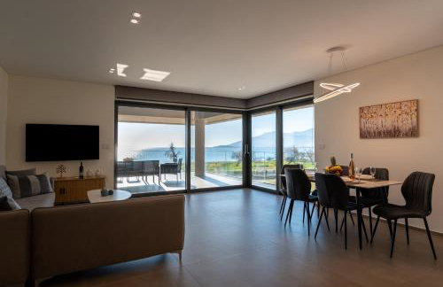 Sun and Sea Apartment - Beachfront, 2 Bedrooms with Sea View & Garden - Photo 8