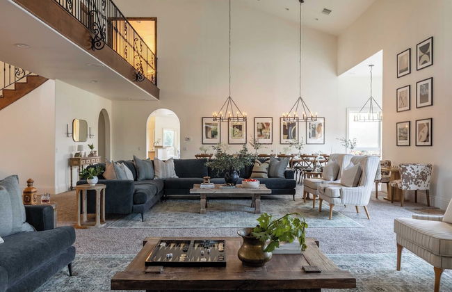 Wilson Creek Manor By Avantstay Sleeps 10! Amazing Estate w/ Pool & Game Room - Photo 4