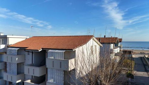 F002 - Fano, trilocale con portico a 30mt dal mare - Foto 2