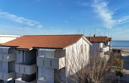 F002 - Fano, trilocale con portico a 30mt dal mare - Foto 2