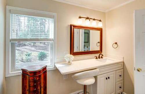 Near Lake Murray: Family Getaway w/ Screened Porch - Foto 17