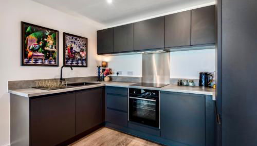 Luxury City Escape - Brand New Stylish 2 Bedroom Apartment with Parking - Foto 2