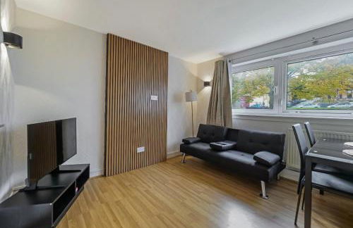 Free Parking - 3 Bedrooms - Sleeps 7 - Airport - Foto 1