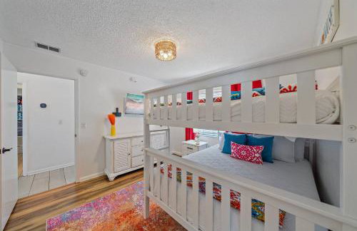 Poolside Paradise: Game room, Pickle ball & Pool - Foto 10